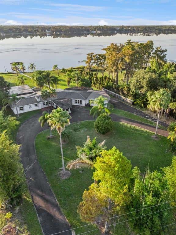 Single Family Residence in ORLANDO