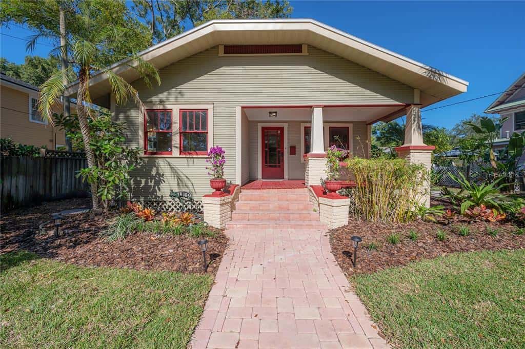 Single Family Residence in TAMPA