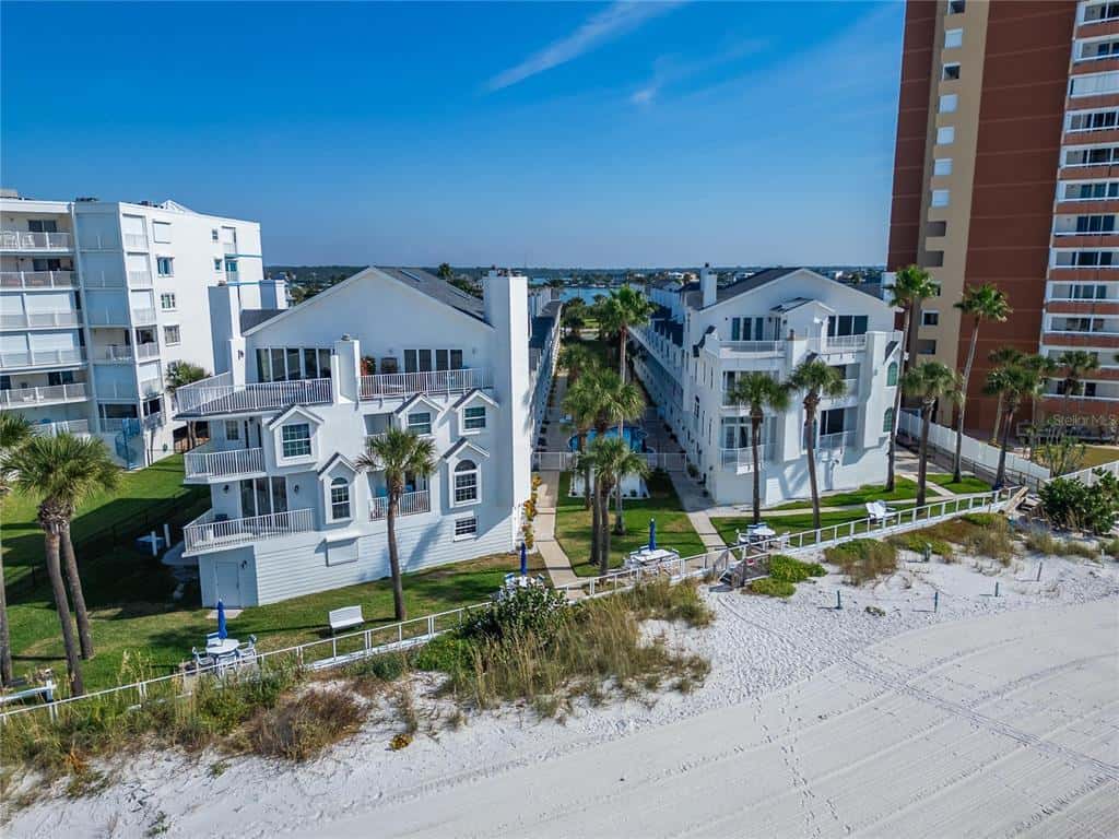 Townhouse in REDINGTON SHORES