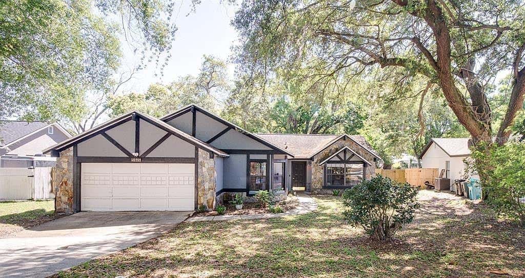 Single Family Residence in ORLANDO