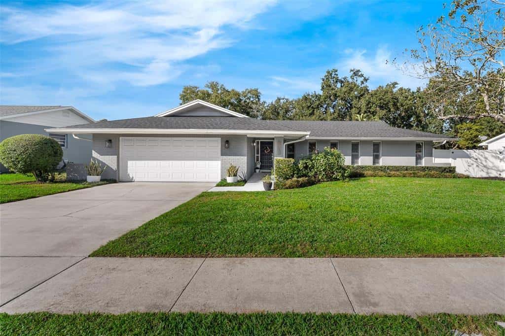 Single Family Residence in ORLANDO