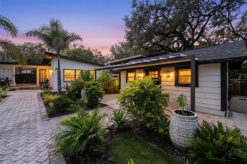 Single Family Residence in TAMPA