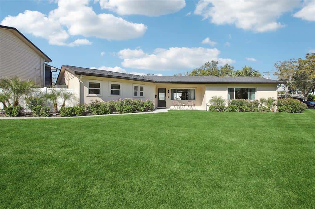 Single Family Residence in TAMPA