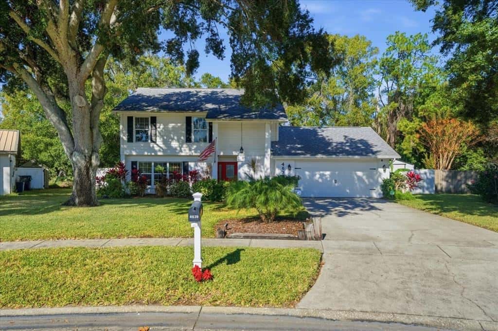 Single Family Residence in TAMPA