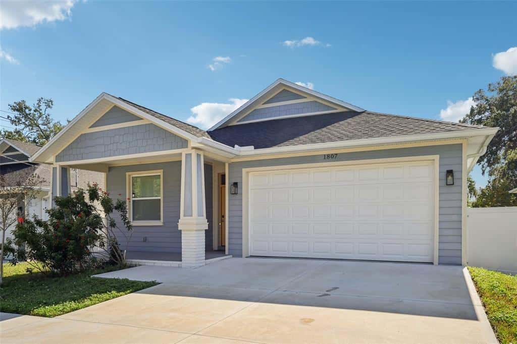 Single Family Residence in TAMPA