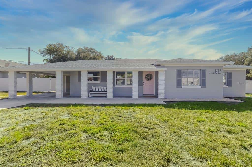 Single Family Residence in TAMPA