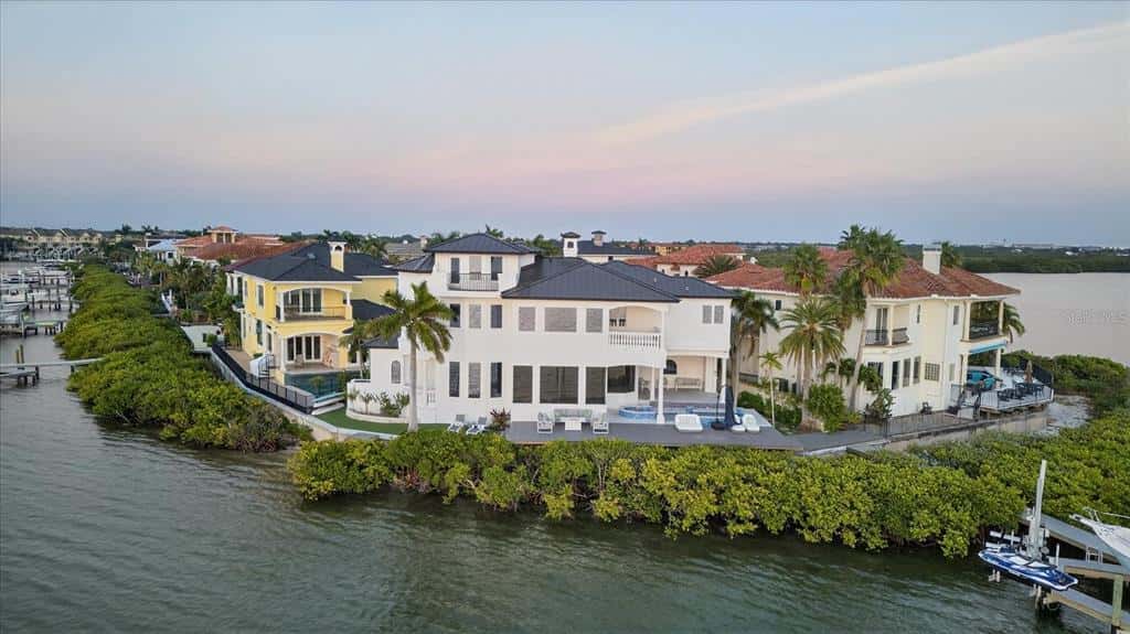 Single Family Residence in TAMPA