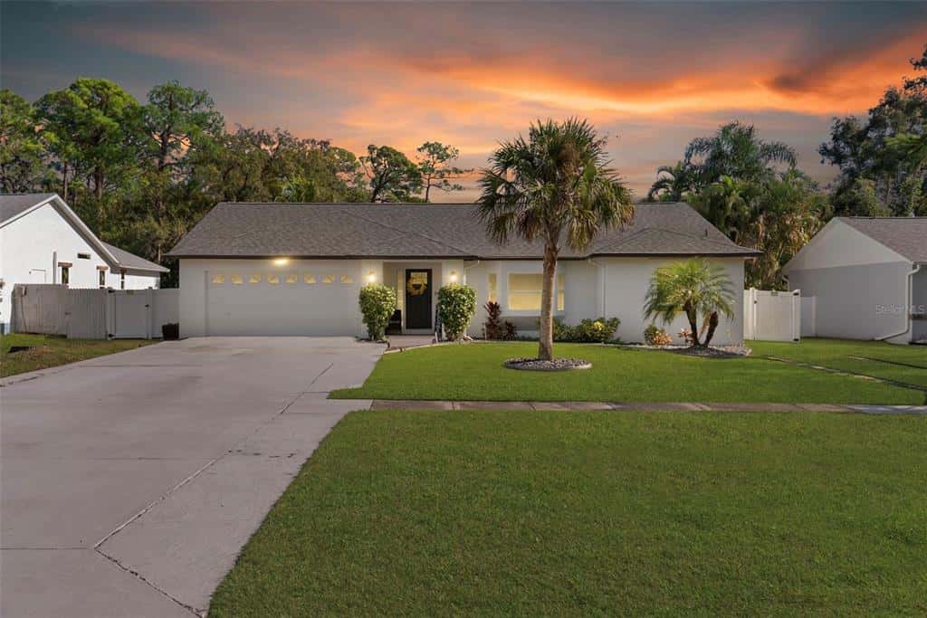 Single Family Residence in PINELLAS PARK