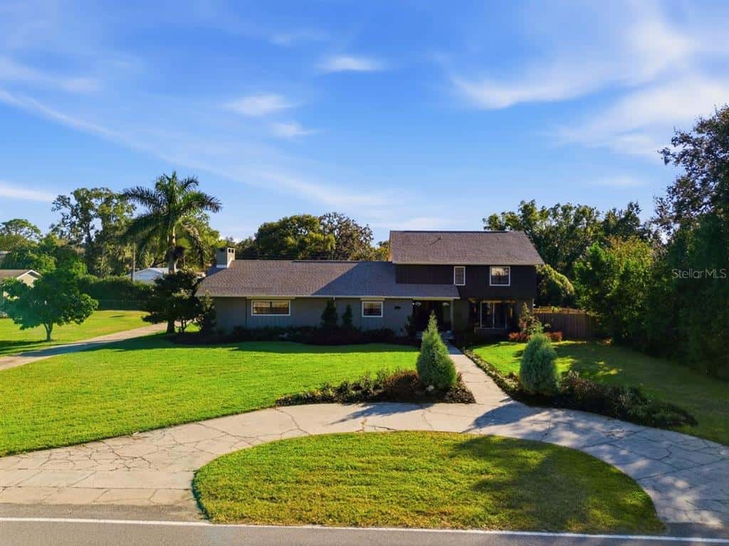 Single Family Residence in LAKELAND