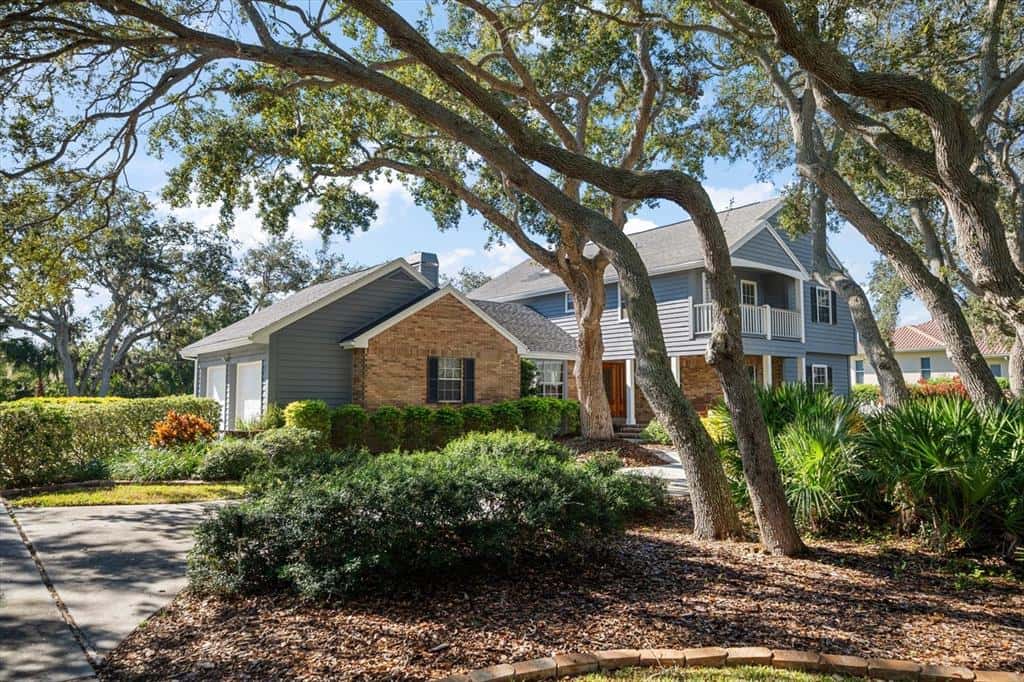 Single Family Residence in LARGO