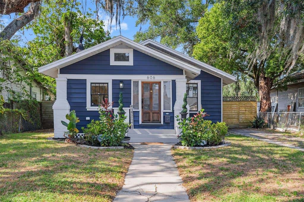 Single Family Residence in TAMPA