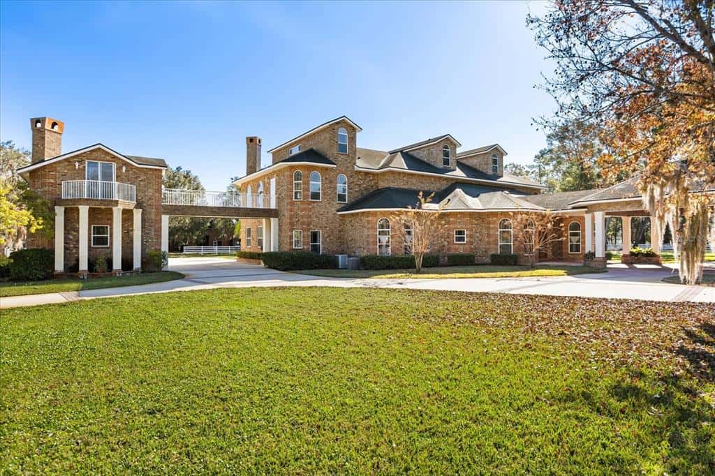 Single Family Residence in SANFORD