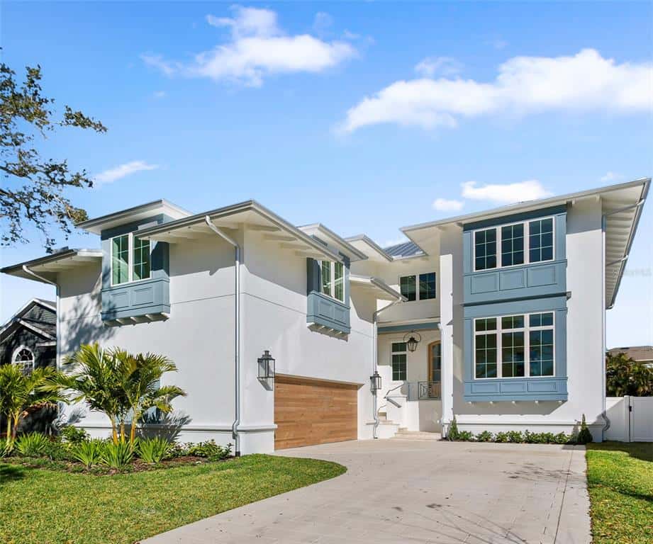Single Family Residence in TAMPA