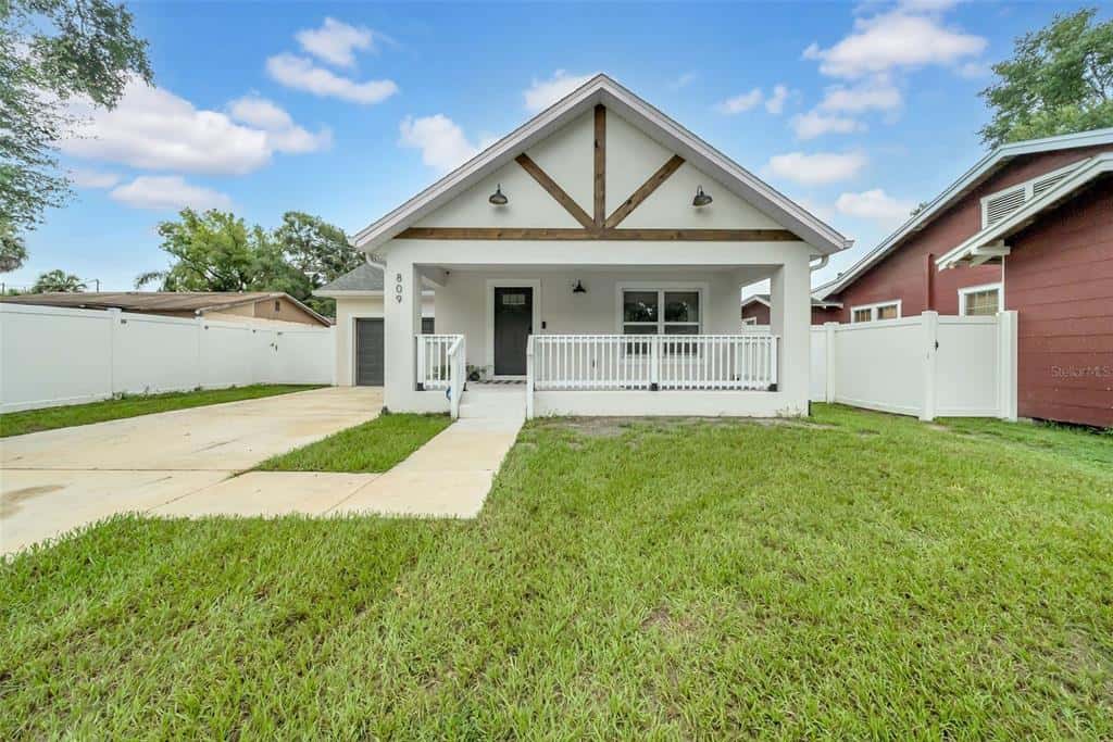 Single Family Residence in TAMPA