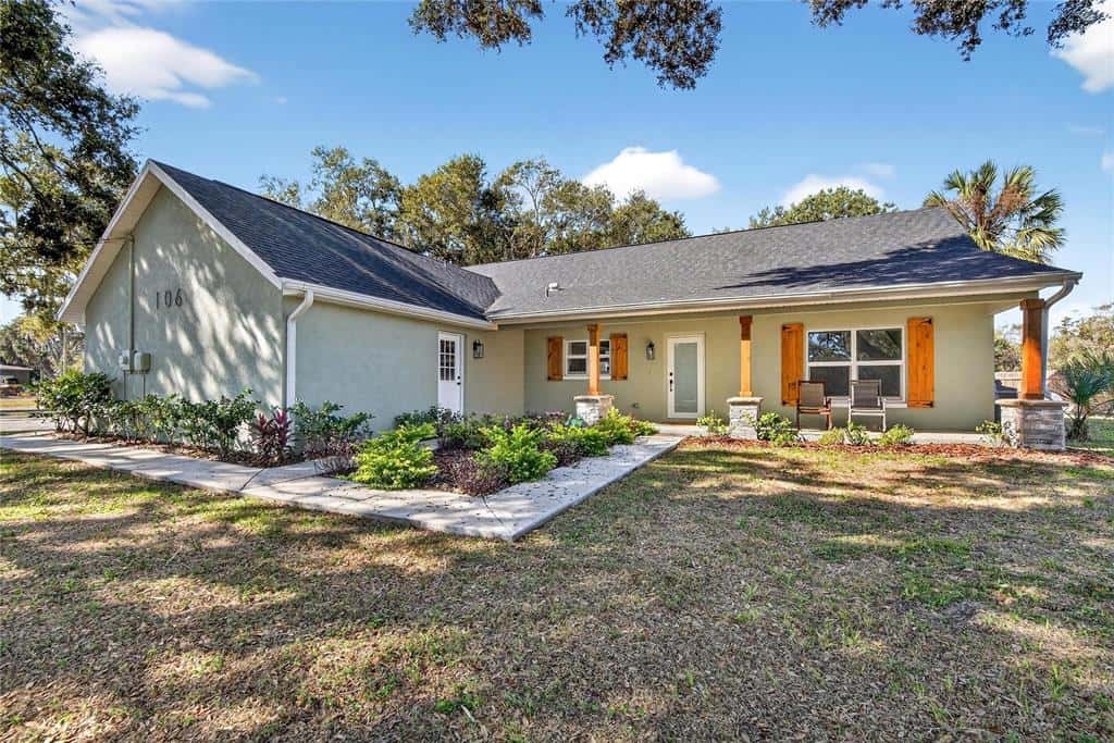 Single Family Residence in LITHIA