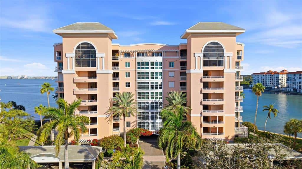 Condominium in ST PETERSBURG