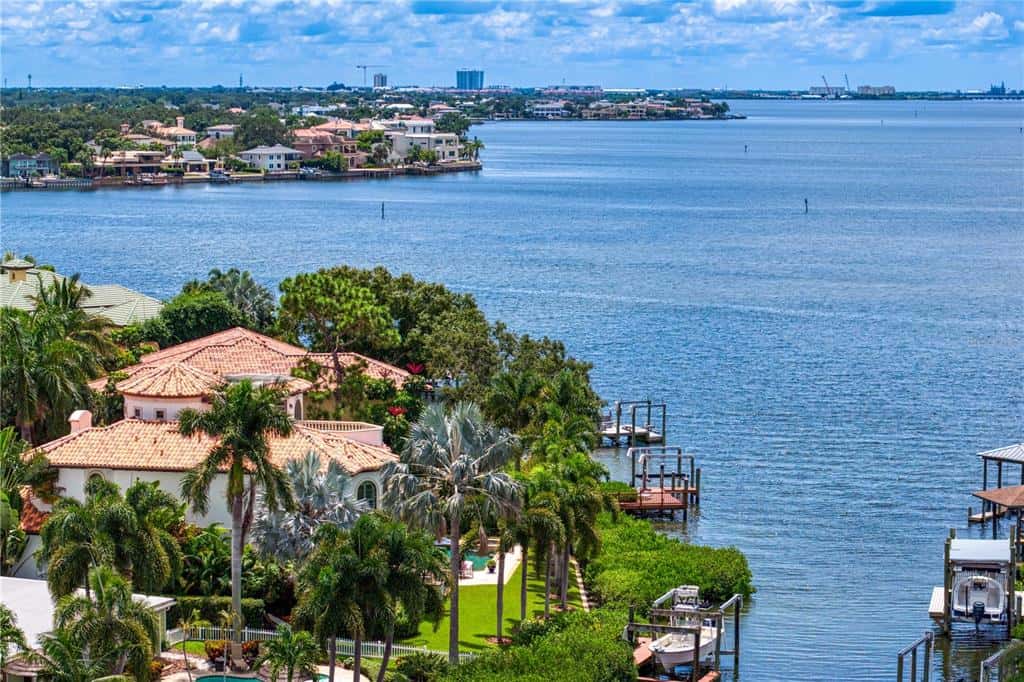 Single Family Residence in TAMPA