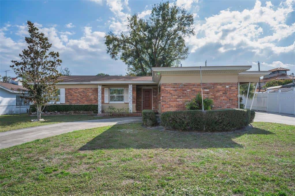 Single Family Residence in TAMPA