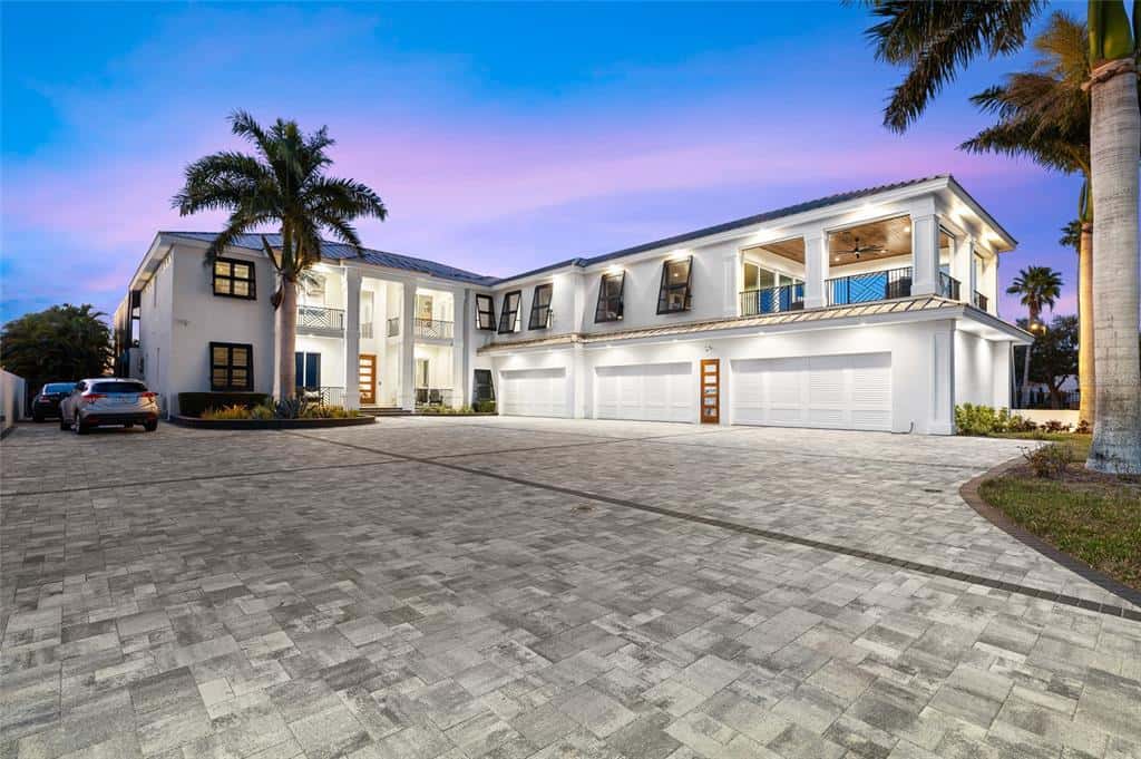 Single Family Residence in SAFETY HARBOR