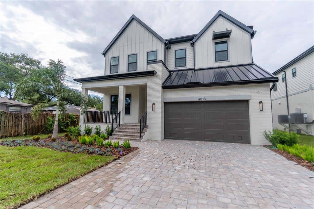 Single Family Residence in TAMPA