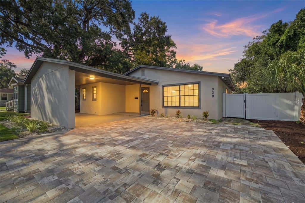 Single Family Residence in TAMPA