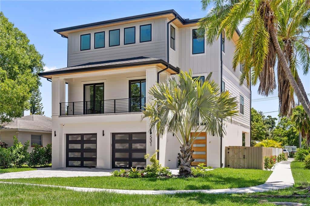 Single Family Residence in TAMPA