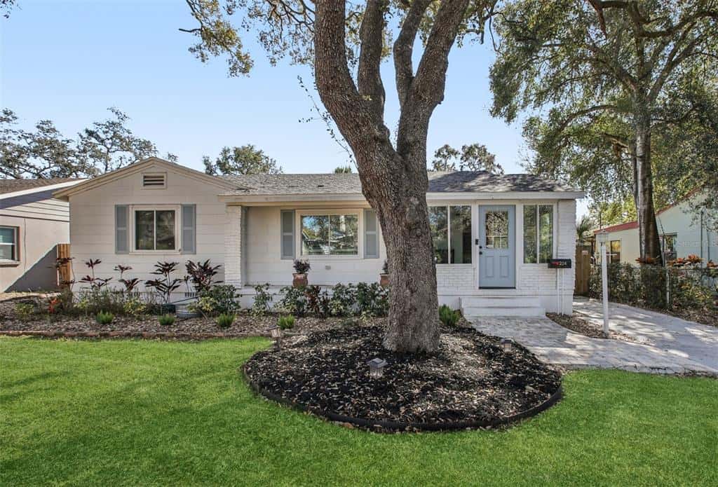 Single Family Residence in TAMPA