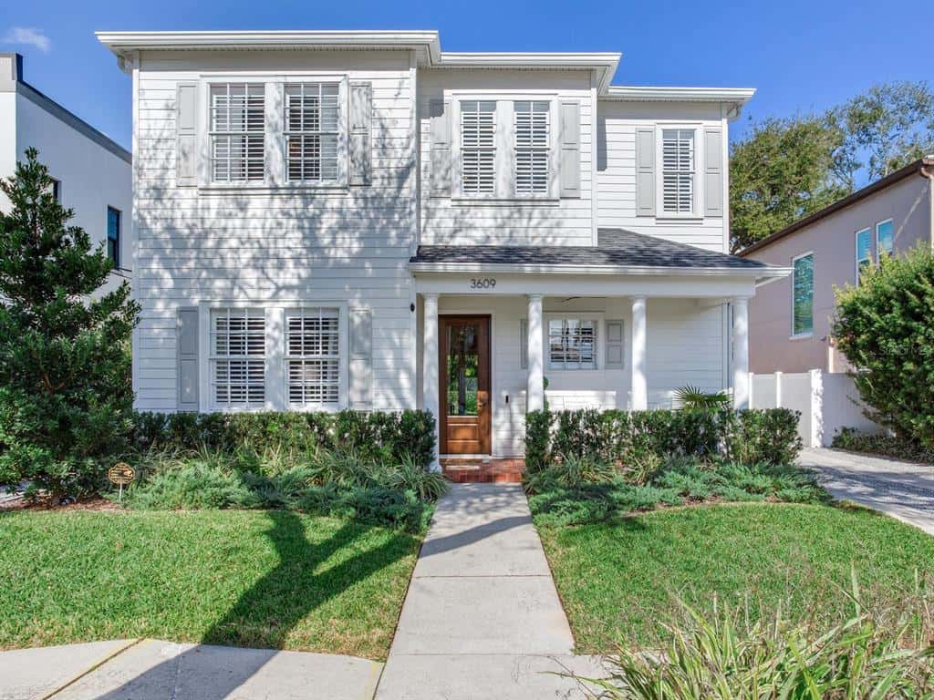 Single Family Residence in TAMPA