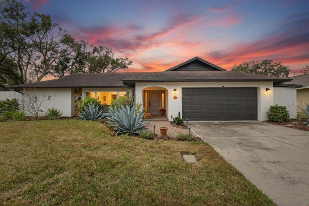 Single Family Residence in TAMPA