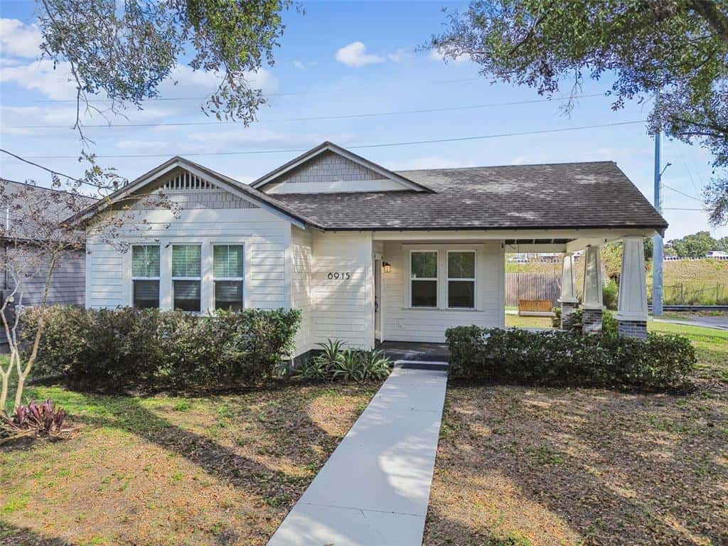 Single Family Residence in TAMPA