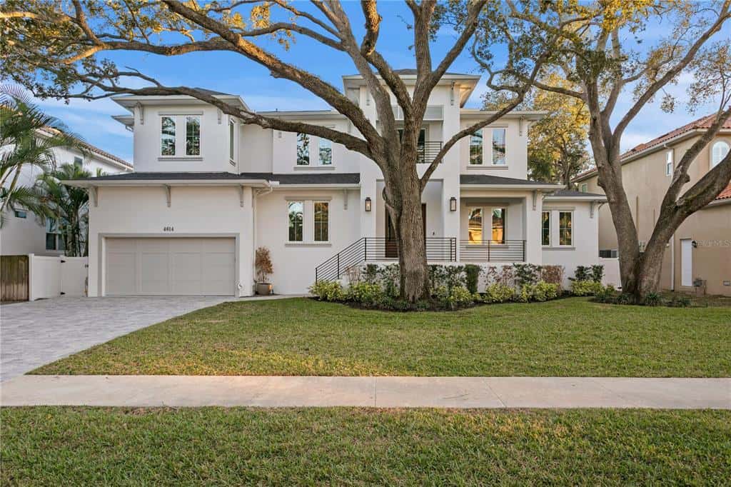 Single Family Residence in TAMPA