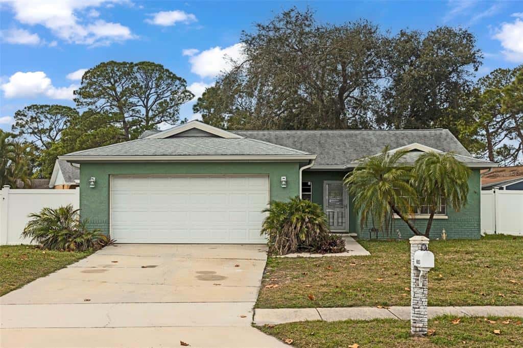 Single Family Residence in LARGO