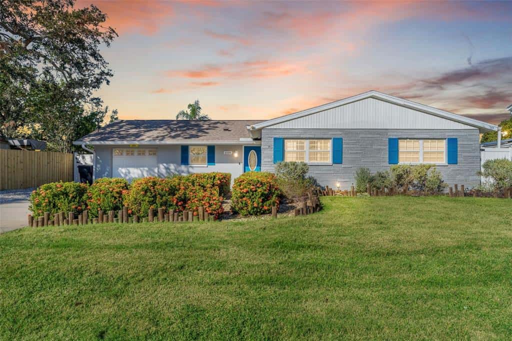 Single Family Residence in TAMPA