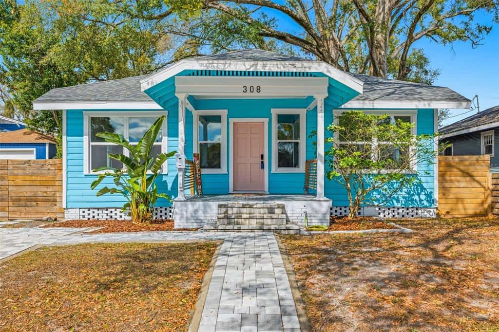 Single Family Residence in TAMPA