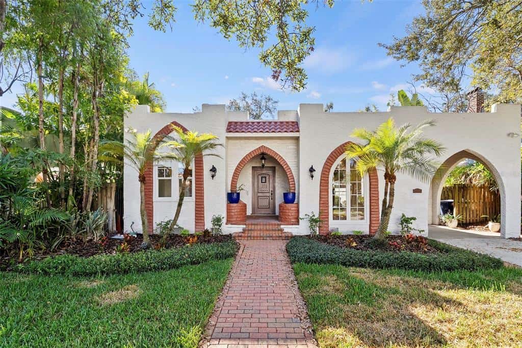 Single Family Residence in TAMPA