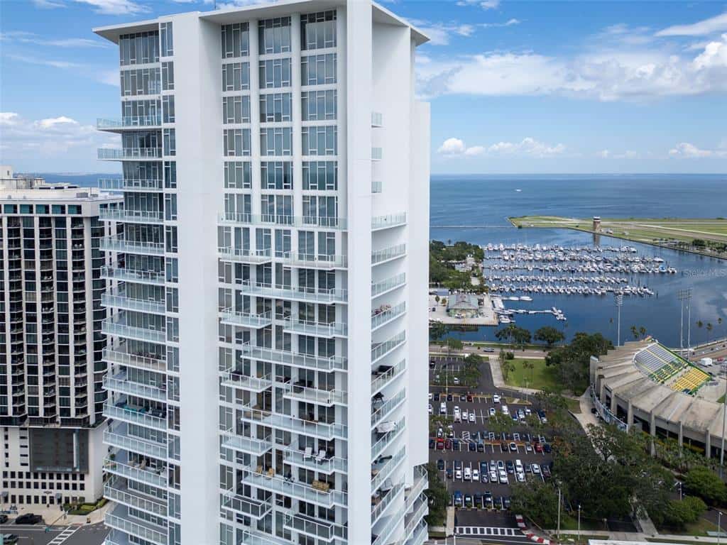 Condominium in ST PETERSBURG