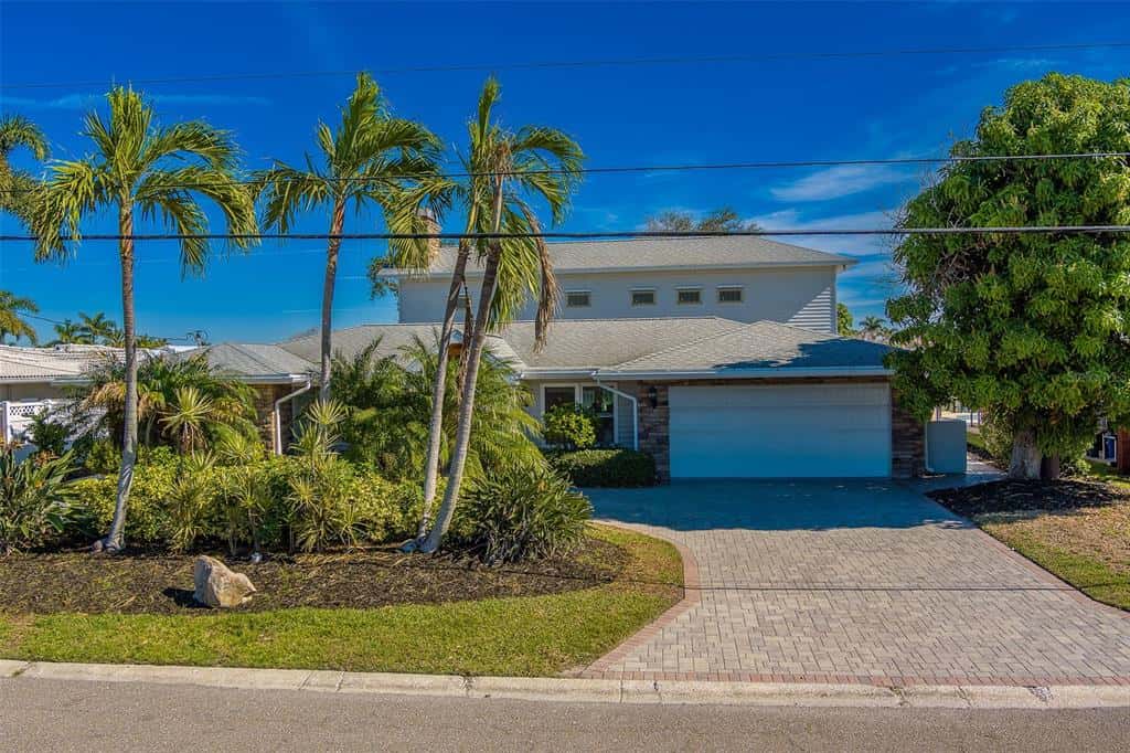 Single Family Residence in CLEARWATER BEACH