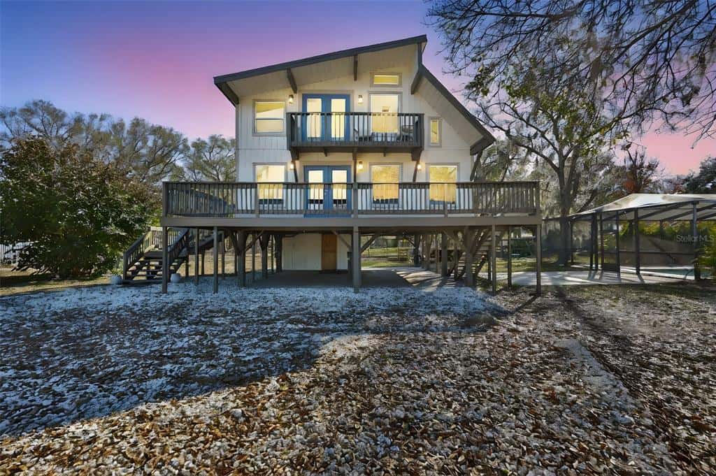 Single Family Residence in LITHIA