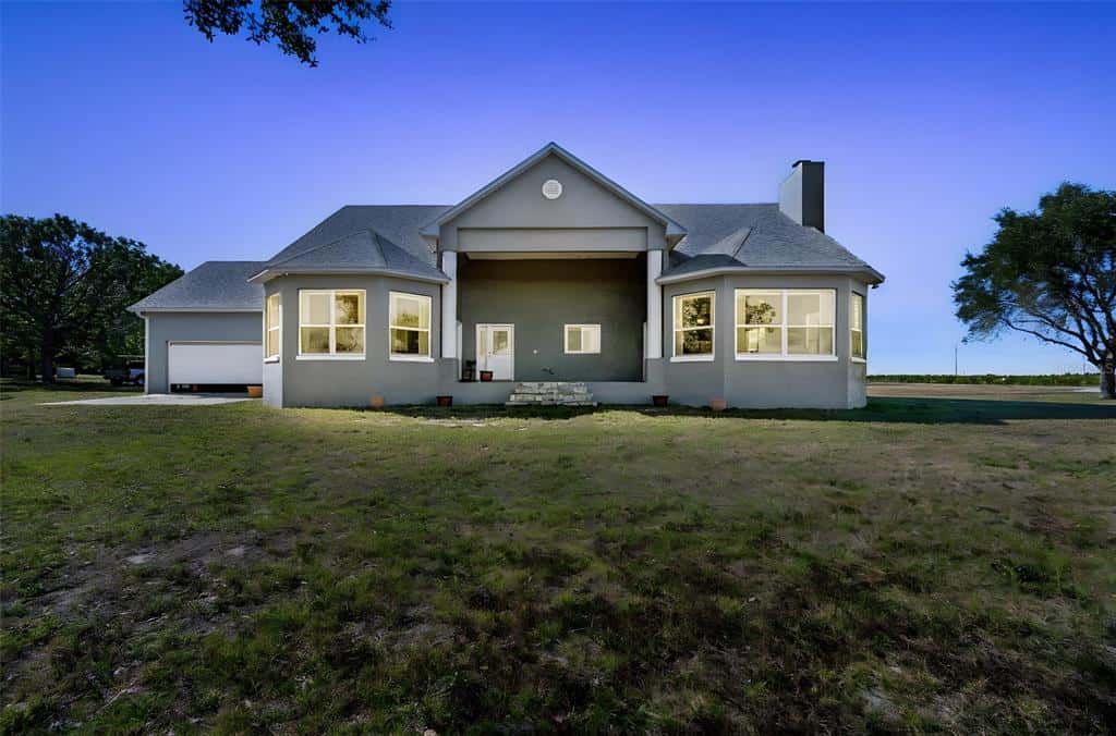 Single Family Residence in LAKE ALFRED