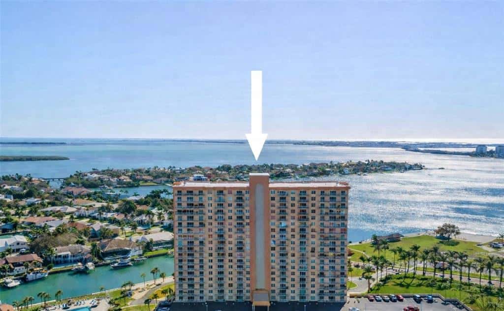Condominium in ST PETERSBURG