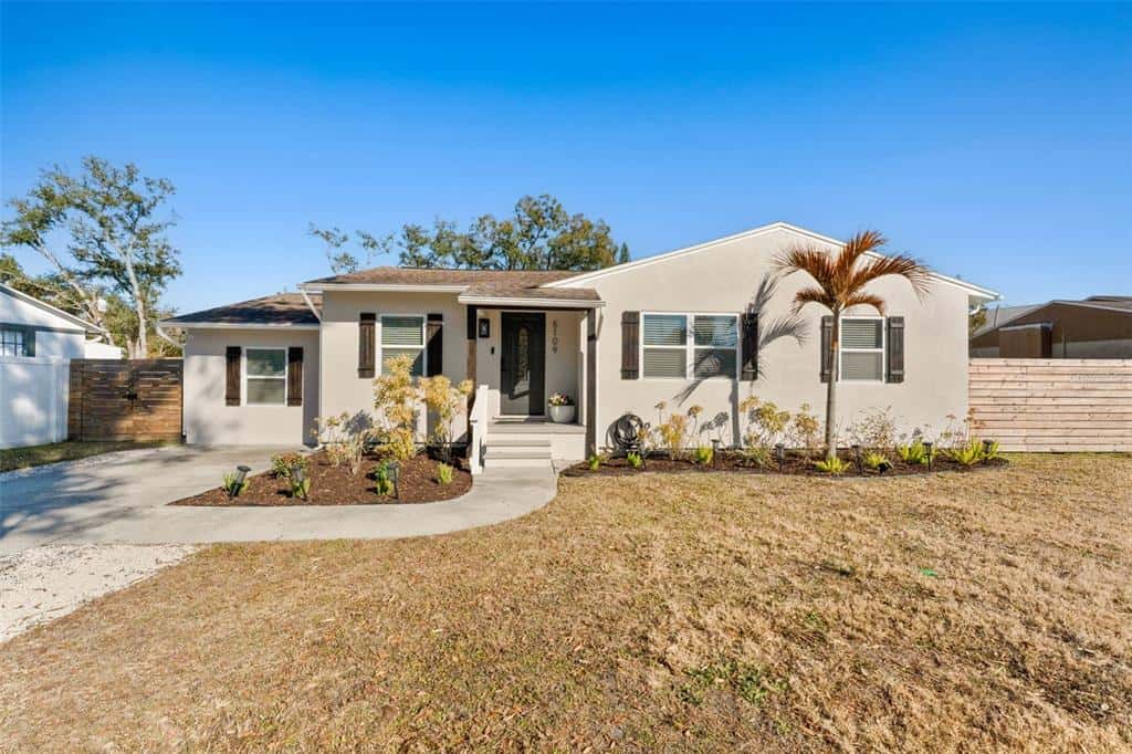 Single Family Residence in TAMPA