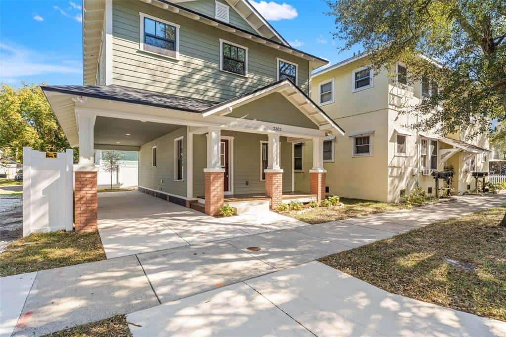 Single Family Residence in TAMPA