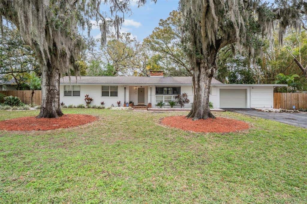 Single Family Residence in TAMPA