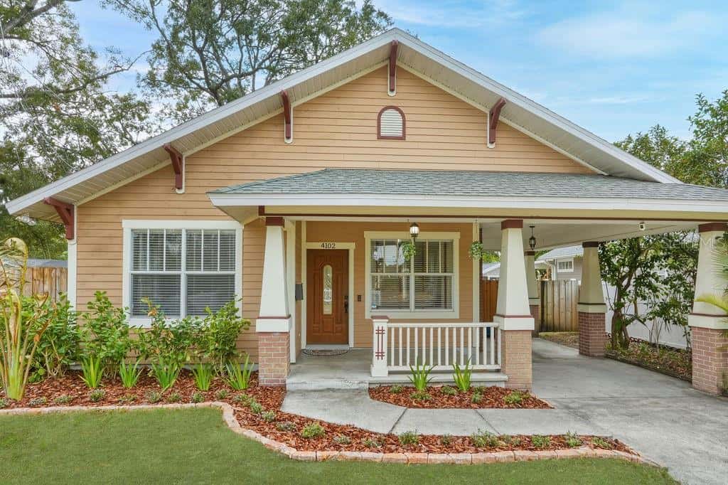 Single Family Residence in TAMPA