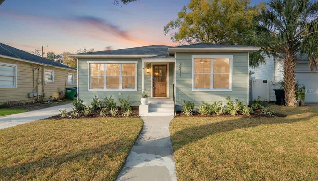 Single Family Residence in TAMPA