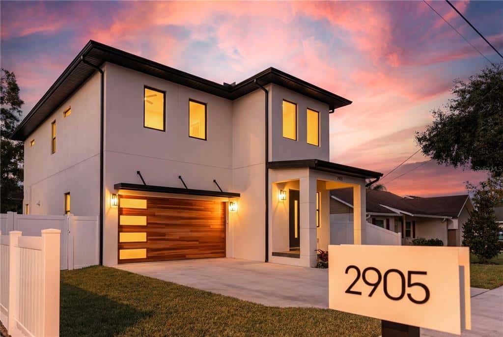 Single Family Residence in TAMPA