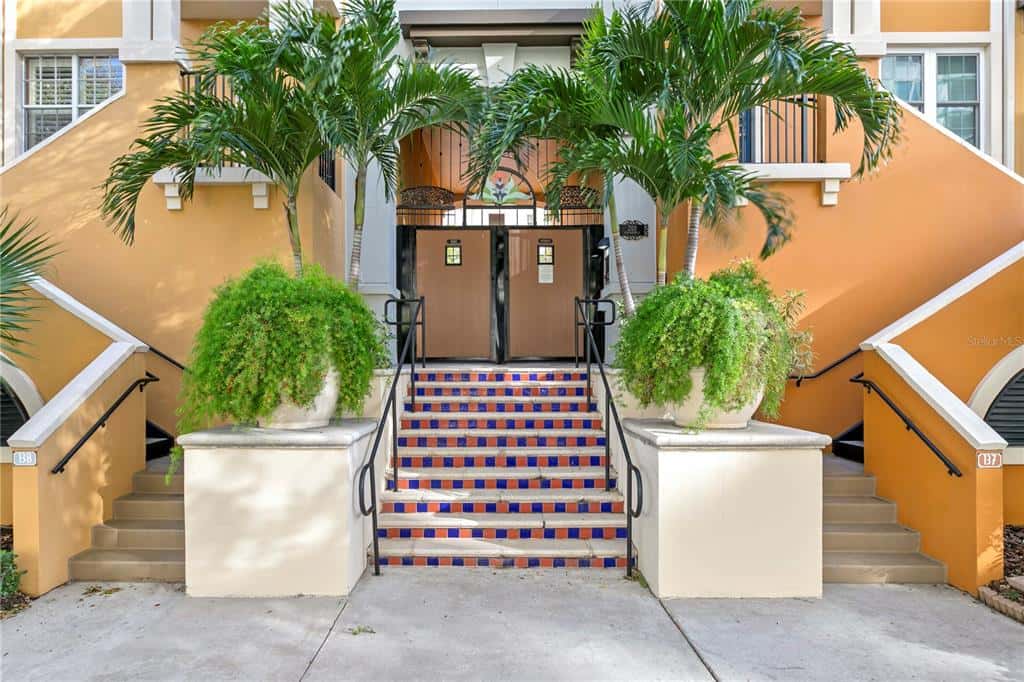 Condominium in ST PETERSBURG
