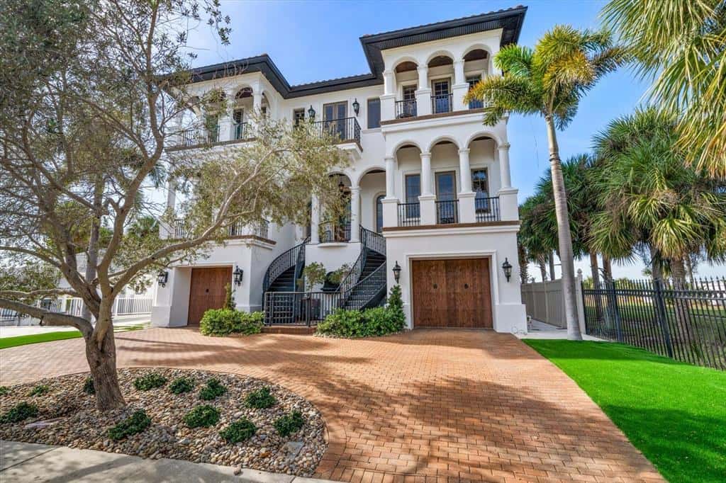 Single Family Residence in CLEARWATER BEACH