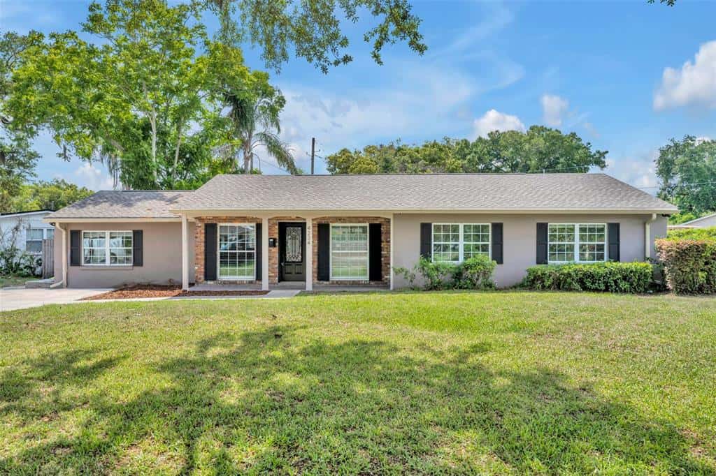 Single Family Residence in ORLANDO
