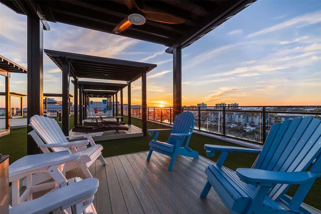 Condominium in MADEIRA BEACH